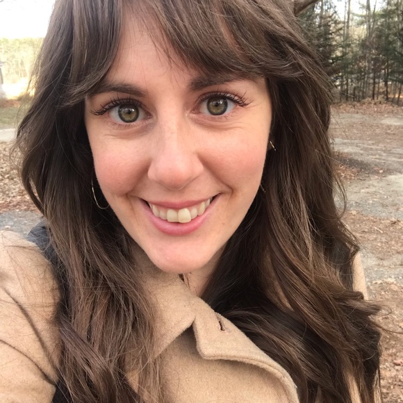 Meet your Posher, Liz 🌸 - Picture 2 of 5